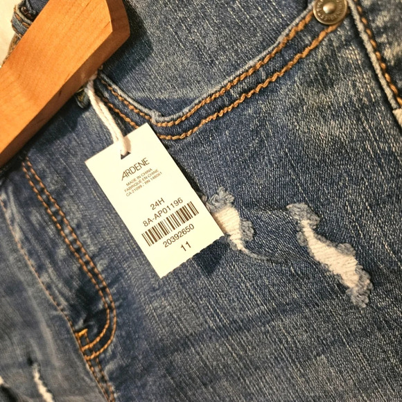 Est. Eighty Two Denim Shortie Jean Shorts - Picture 2 of 6